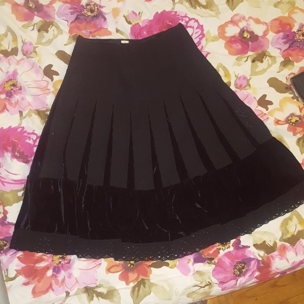 Velvet + crochet pleated skirt
